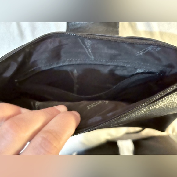 Beautiful Vintage Etienne Aigner Black Leather Side Satchel Bag w/ Gold Hardware - Picture 6 of 10